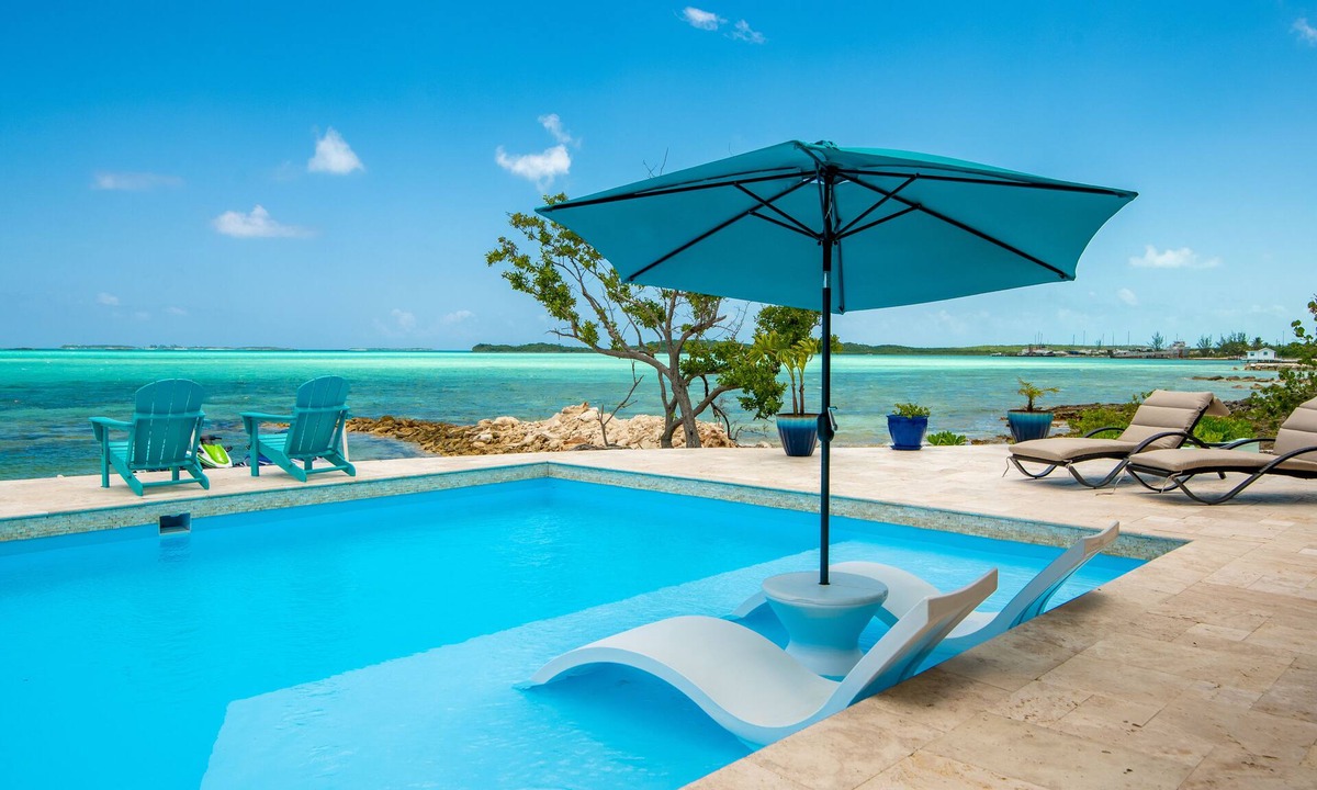 George Town Villa | Exclusive Exuma Beachfront Villa Heated Pool & Ocean views
