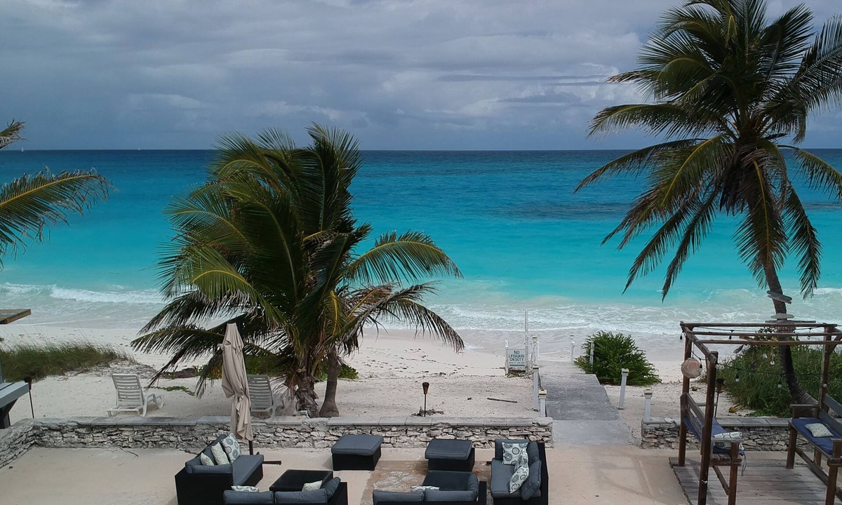 Farmer's Hill Hotel | Exuma Palms