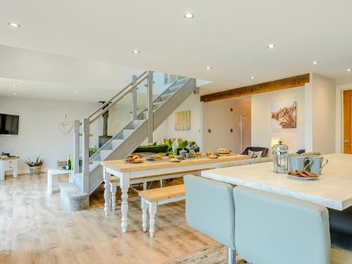 Caldecott House | Fairchild's Barn - Uk12806