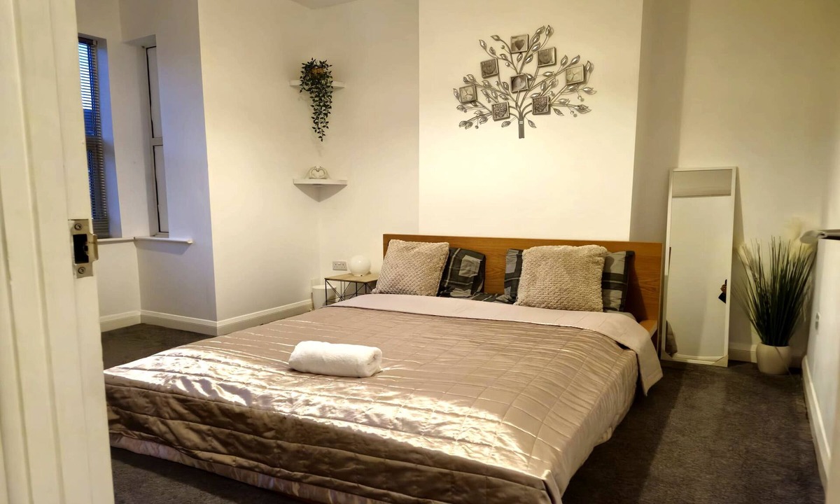 Dunstable House | Families/Contractors/Monthly stays/Parking