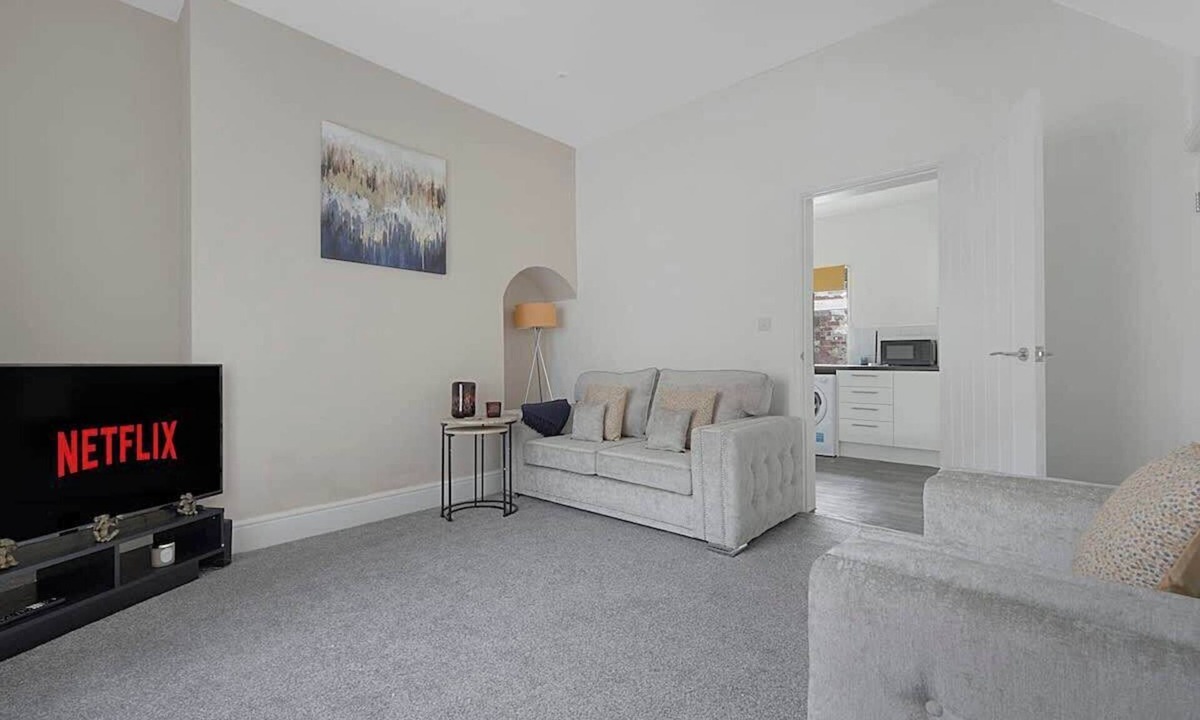 Loftus House | Family Coastal three Bedroom House Parking and WiFi