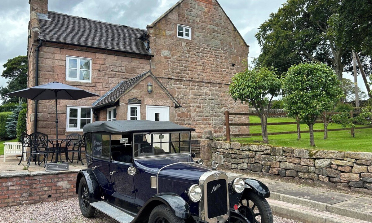 Cauldon Low Cottage | Farmhouse-Sleeps 5-Near Alton Towers/Peak Dist