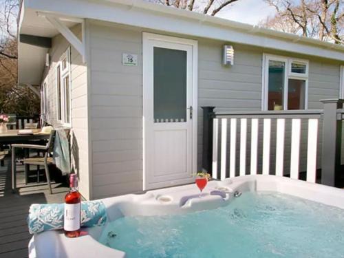 Ringwood Cabin | Forest Edge 3 Bedroom Superior Lodge with Hot Tub