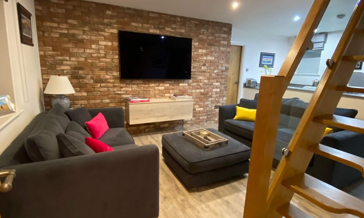 Alnmouth House | Fossil Bank, a luxury detached retreat in the heart of Alnmouth, with parking