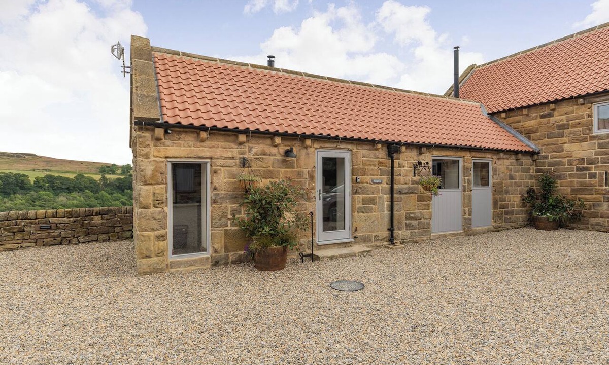 Beck Hole Cottage | FOXGLOVE, pet friendly, with hot tub in Goathland
