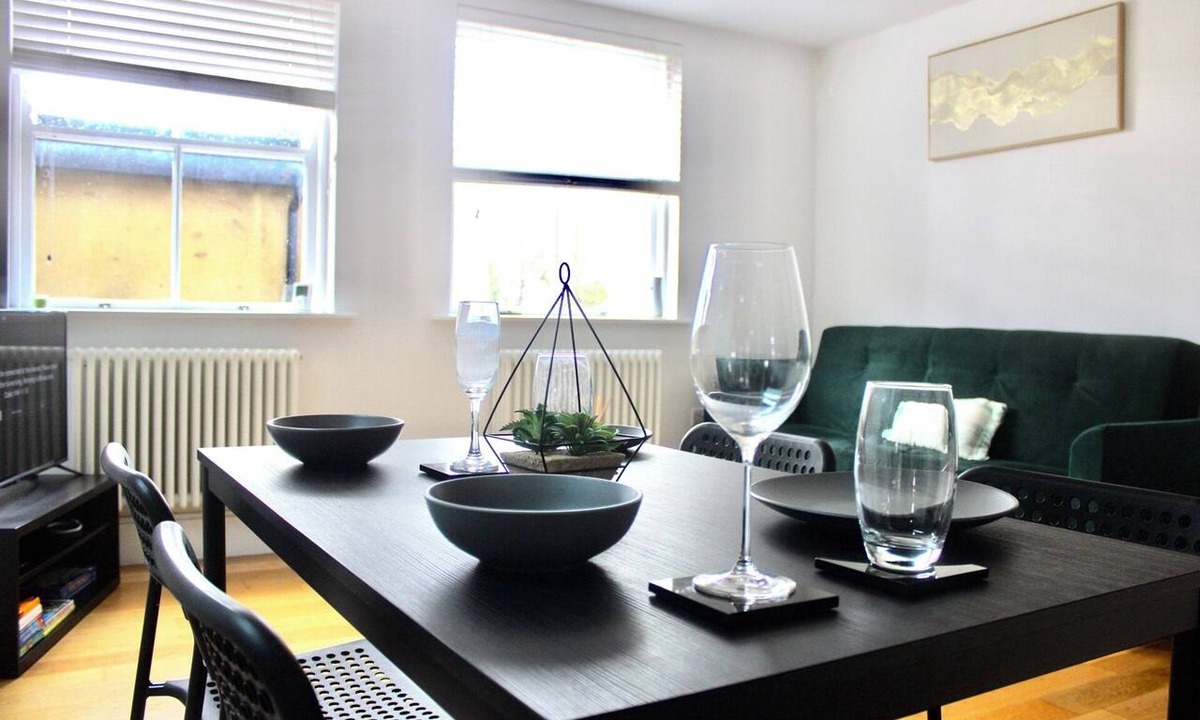 St Albans Apartment | Free Parking |St Albans City Centre |Sleeps 5