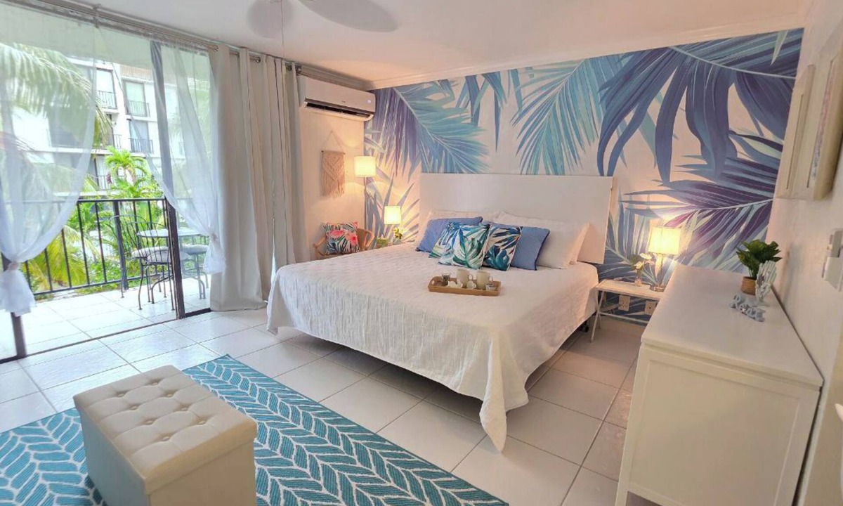 Windsor Park Condo | Fresh & Airy Ocean-View Apt in Coral Beach Condominium