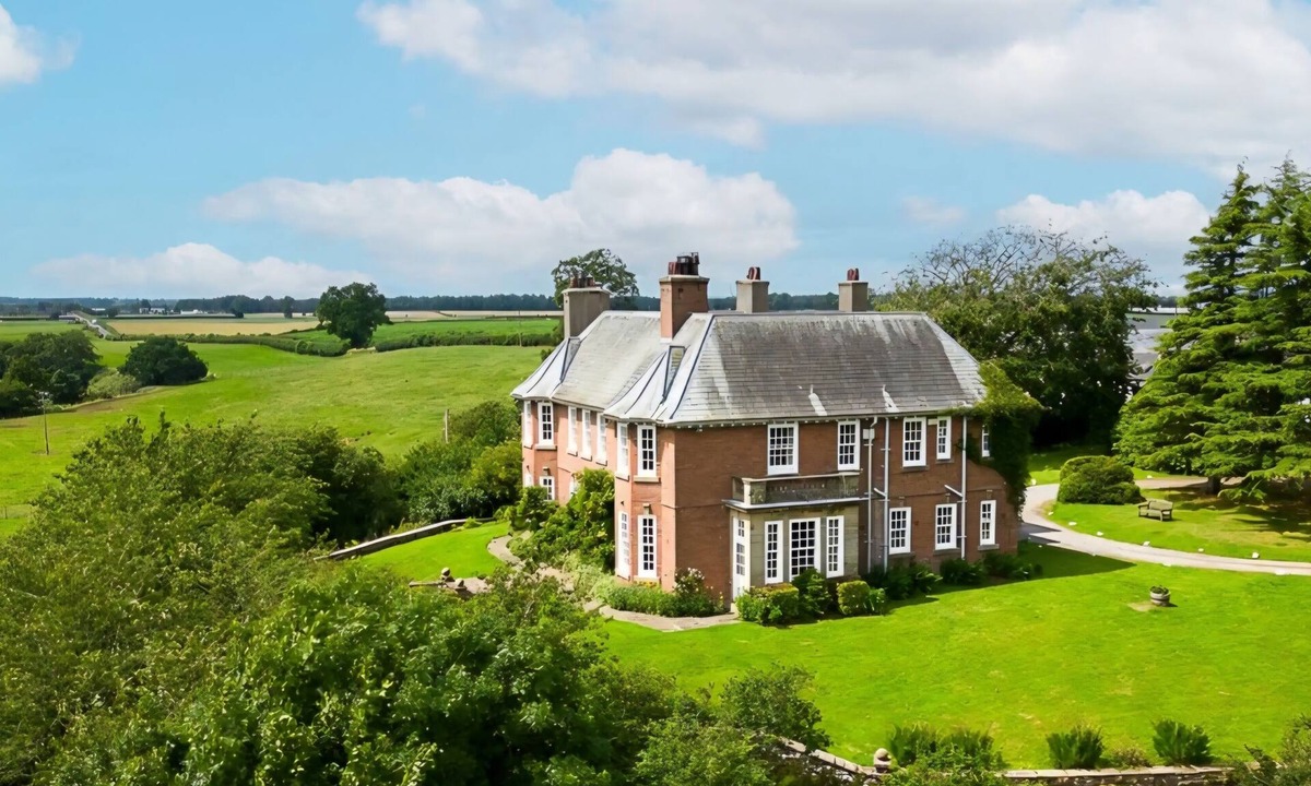 Carlisle House | Fun & Spacious Mansion for 6 to 21+, The Lakes and Hadrian’s Wall