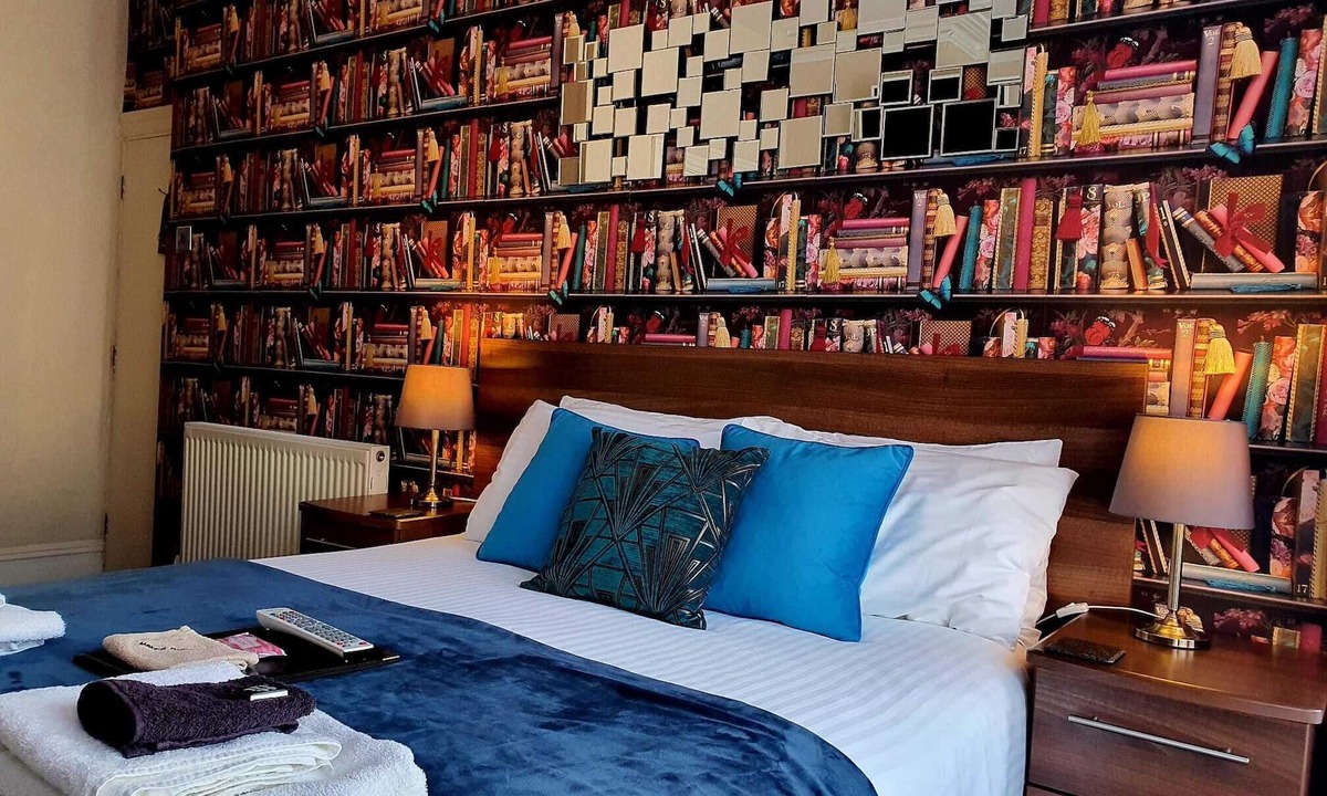 North Shore Bed & Breakfast | Gabrielle's Hotel