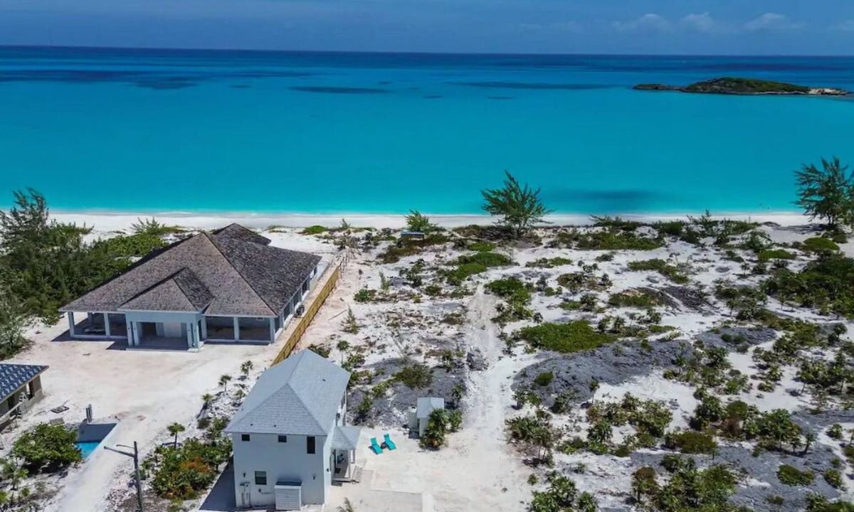 William's Town Cottage | Gateway for couples and families in beautiful tropic of cancer beach