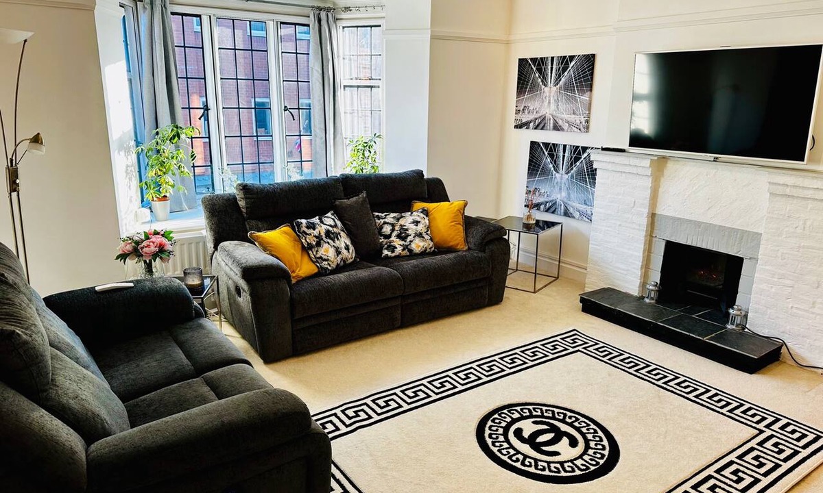 Gerrards Cross Apartment | GerrardsCross - Stay4 - Parking - PetsOK - Wembley