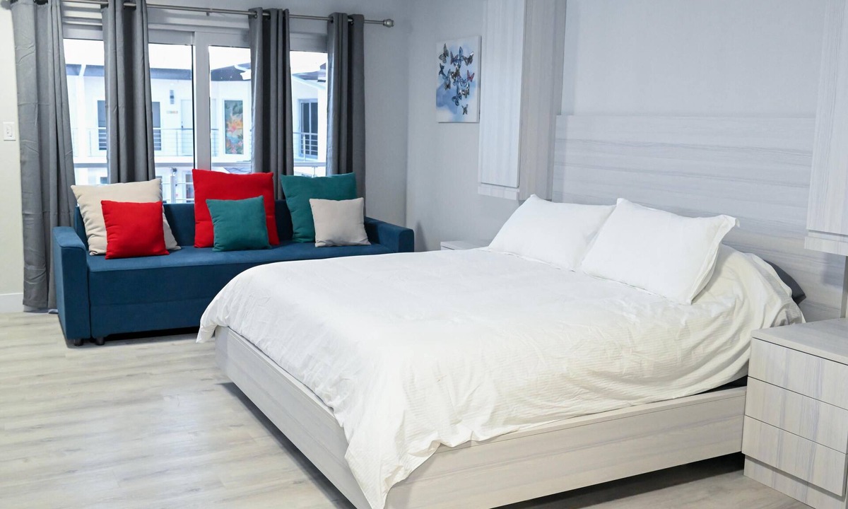 Westward Villas Subdivision Apartment | Goombay Smash Suite - Cable Beach Charming studio in beautiful Nassau with AC