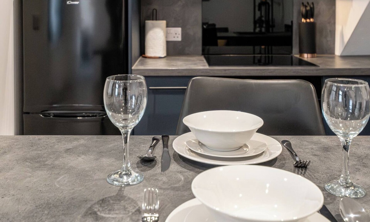 Cheltenham Apartment | Gorgeous 1 BD in Central Cheltenham