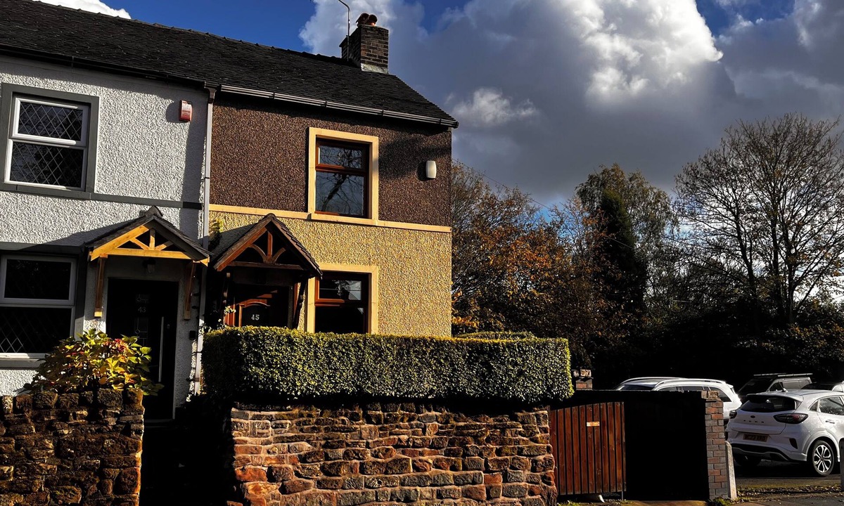Stoke-on-Trent Cottage | Gorgeous Cottage in Stoke-on-Trent's "village in the city" - Penkhull