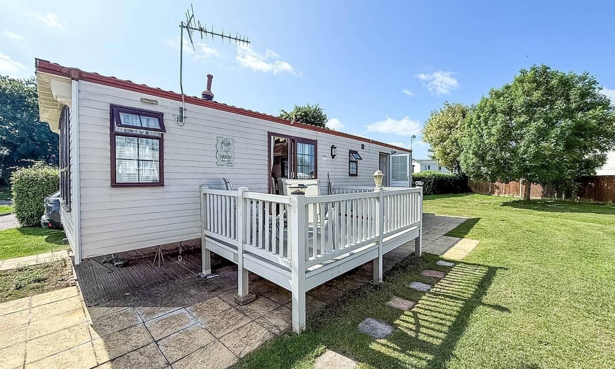 Great Yarmouth House | Great 6 berth caravan for hire at Cherry Tree Holiday Park in Norfolk ref 70801C