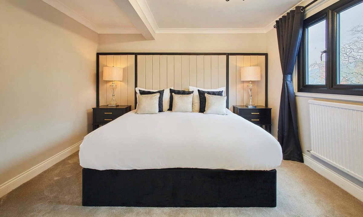 Great Ayton Condo | Great Ayton Townhouse Retreat-Sleeps 6-3Bed-2Bath