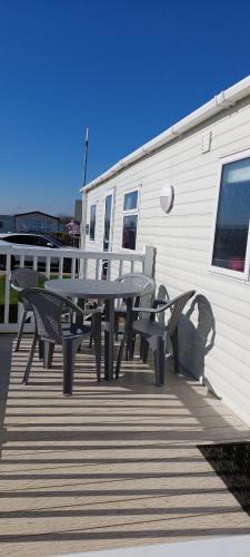 Great Yarmouth Resort | Grouse 54 - Home from Home, Free WiFi, Bed Linen and Towels Included - California Cliffs