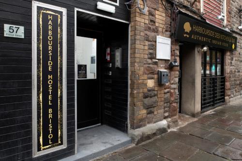 Bristol Floating Harbour Hostel | Harbourside Hostel Bristol