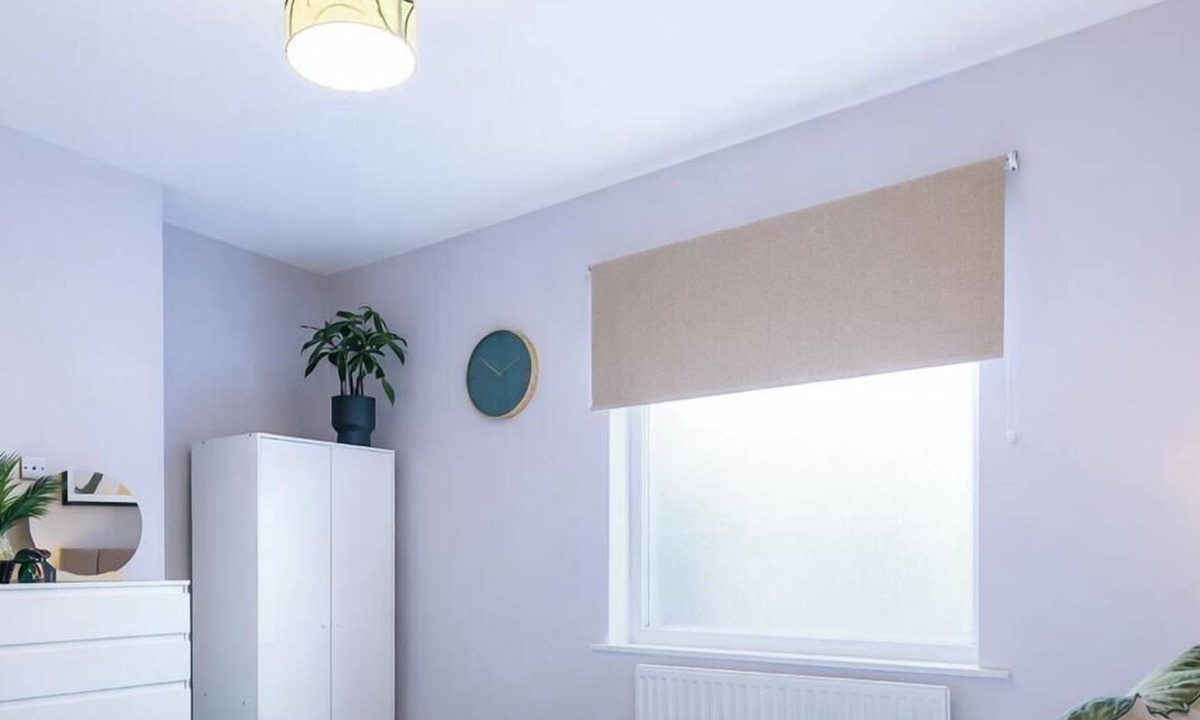 Stoke-on-Trent House | Hartshill House: Spacious 4-Bedroom Home with King Beds in Stoke-on-Trent