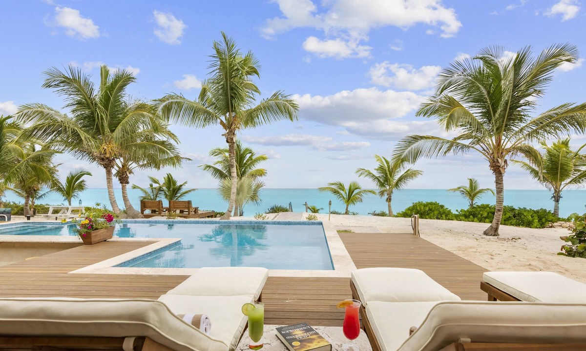 Farmer's Hill House | HEATED POOL w/ SWIM-UP POOL BAR on Sandy, Secluded Beach Front! On 2-Acre Lot!