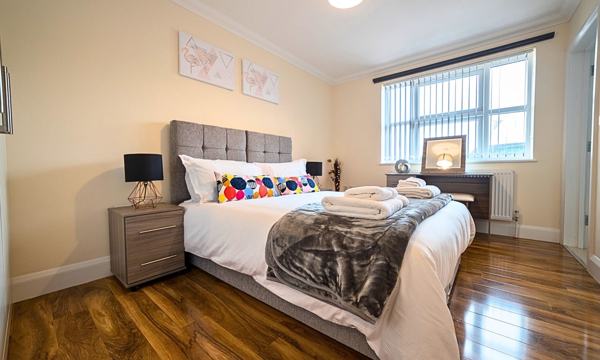 Stanwell Apartment | Heathrow Apartment Peace and Proximity Near Heathrow Airport