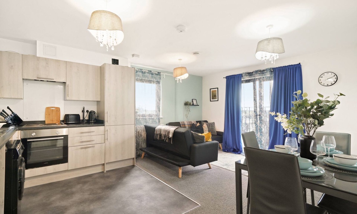 George Green Apartment | Heathrow Gateway Apartments with Private Parking17