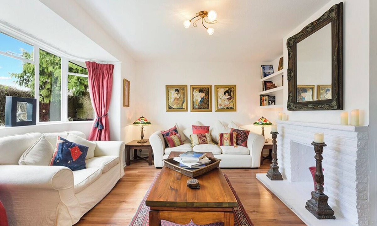 Esher House | Hidden Cottage with Parking in Esher Surrey - Pass the Keys