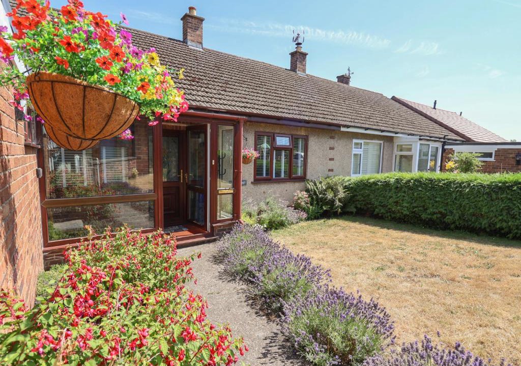 Cefn-mawr House | Hillcrest