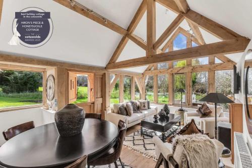 Chipping Campden House | Hiron's Piece and Honeysuckle Cottage - with Hot Tub