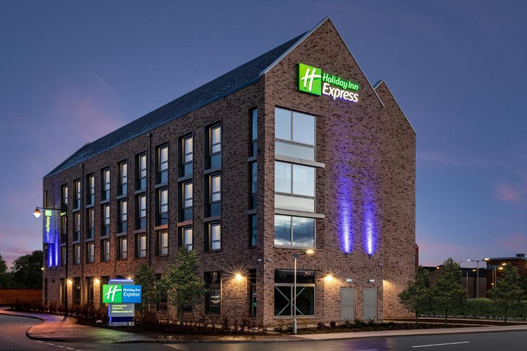 Cambourne Hotel | Holiday Inn Express Cambridge West - Cambourne by IHG