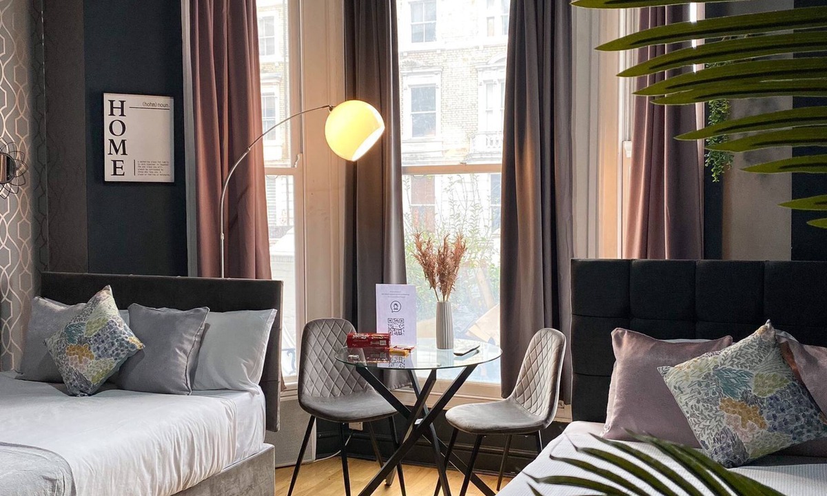 Holland Park House | Holland Rd Studios Close to Olympia London