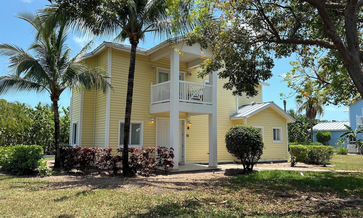 Bailey Town House | Home in Bailey Town, Bimini Bay- North Bimini Optional Golf Cart and 43' Slip