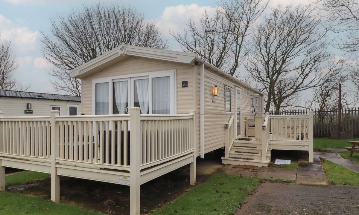 Cresswell Cottage | HOMESLEA 33 MILLENNIUM GARDENS, pet friendly in Morpeth