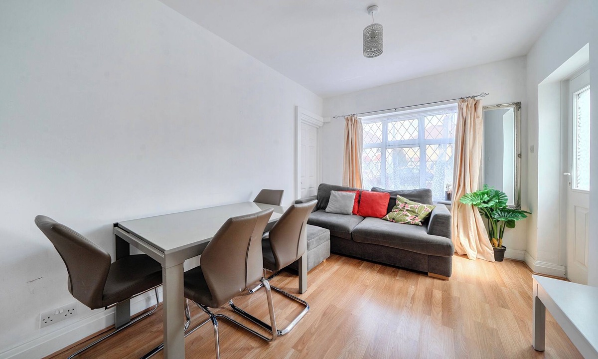 Hounslow Central House | Hounslow Hideaway Cottage