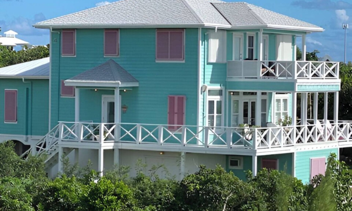 Great Guana Cay House | House on Sea of Abaco with dock. 3 bed with extra bunk room below. Sleeps 6-8.