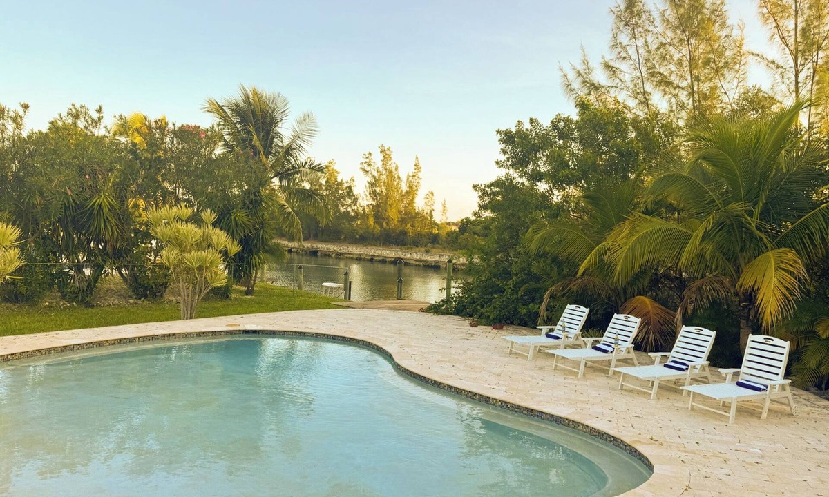Smith's Point House | House on the canal with pool 10 min walk from beach. Fishing dream come true.