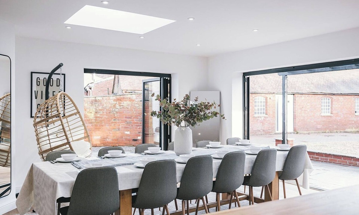 Shawbury House | House with a cinema and games room, sleeps 17