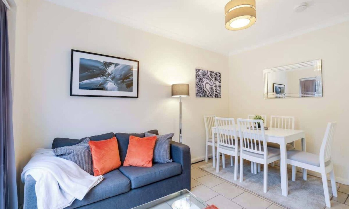 High Wycombe House | HP13 3BR Home w/Garden, WiFi &Easy Transport Links