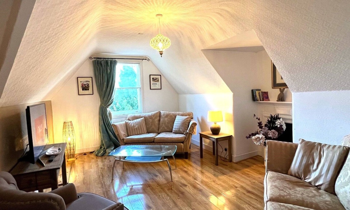 Catford Apartment | Huge loft apartment perfect for a visit to London, with parking and garden