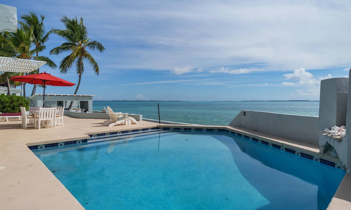 Eastern Road Villa | HUGE MARCH DISCOUNTS: Beautiful Oceanfront Villa Private Pool, Total Privacy
