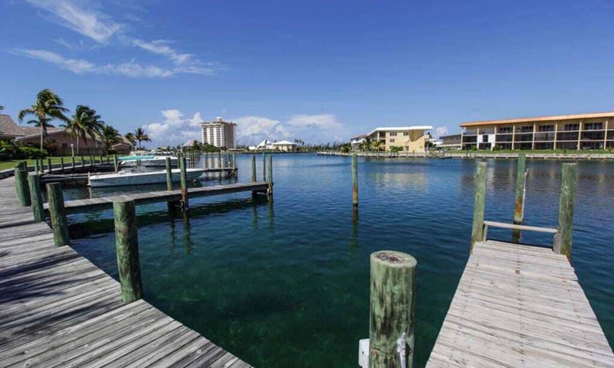 Bahamas Terrace Condo | Huge Waterfront Condo with Balcony