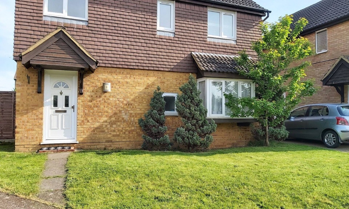 Luton House | Huku Kwetu - Fieldfare Green