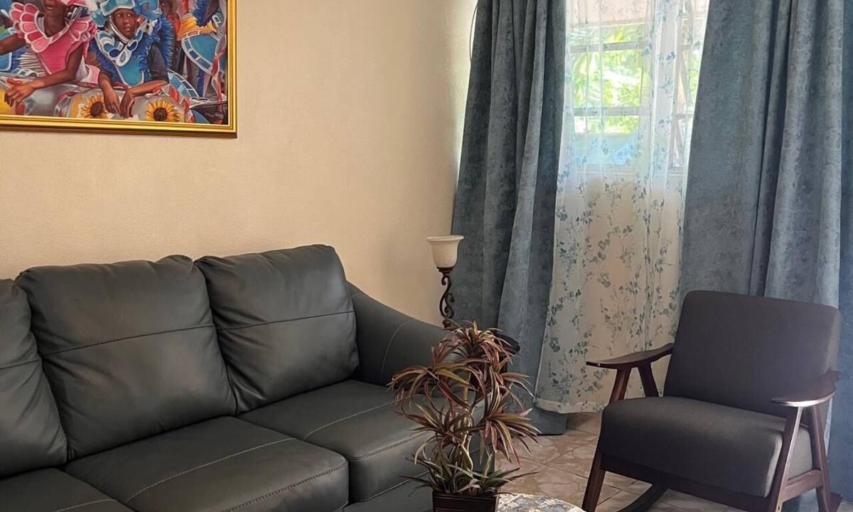 Nassau Apartment | Inexpensive Villa: 5 Mins to Beach & Fish Fry! Great rates, location & service.