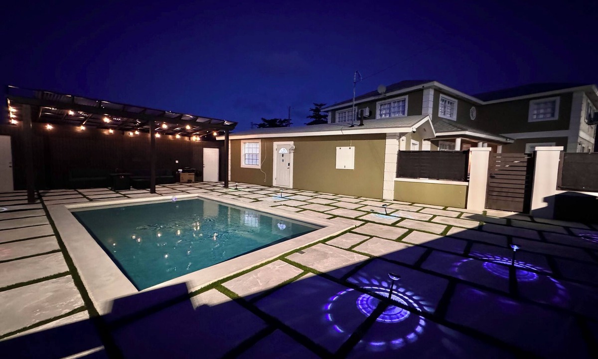 Nassau House | Island Haven Hideaway 5BR Home & Pool. 3 minute walk to beach, Very Quiet