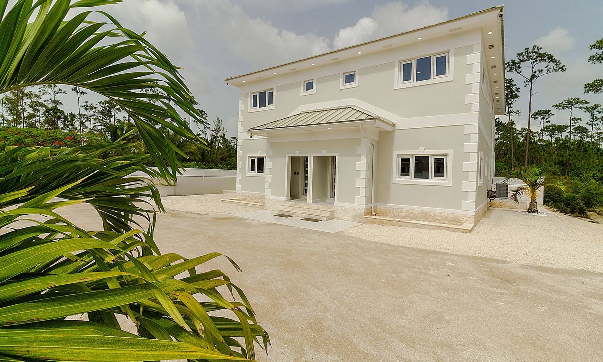 Lyford Cay Condo | Island Seahorse Retreat