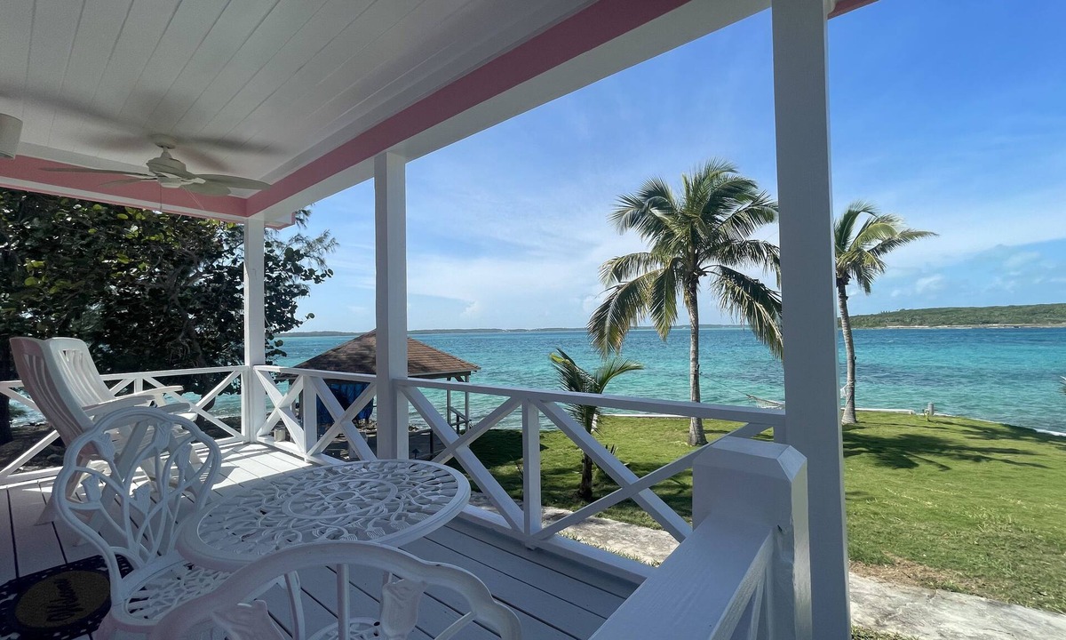 Spanish Wells Cottage | Islander Turtle Peek - Stunning new waterfront tiny-cottage overlooking harbour