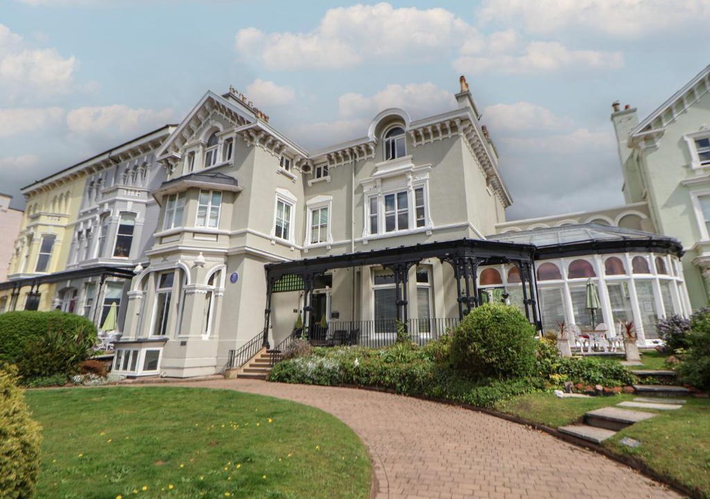 Waterloo Apartment | Ismay Billiard Room Apartment - Titanic Interest Beach View