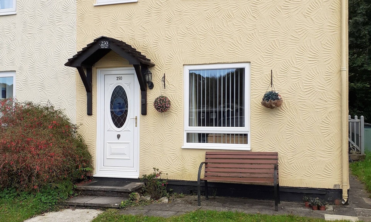 Bont Newydd Cottage | Kingfisher Cottage Caernarfon-river rambling & relaxing, in a beautiful setting