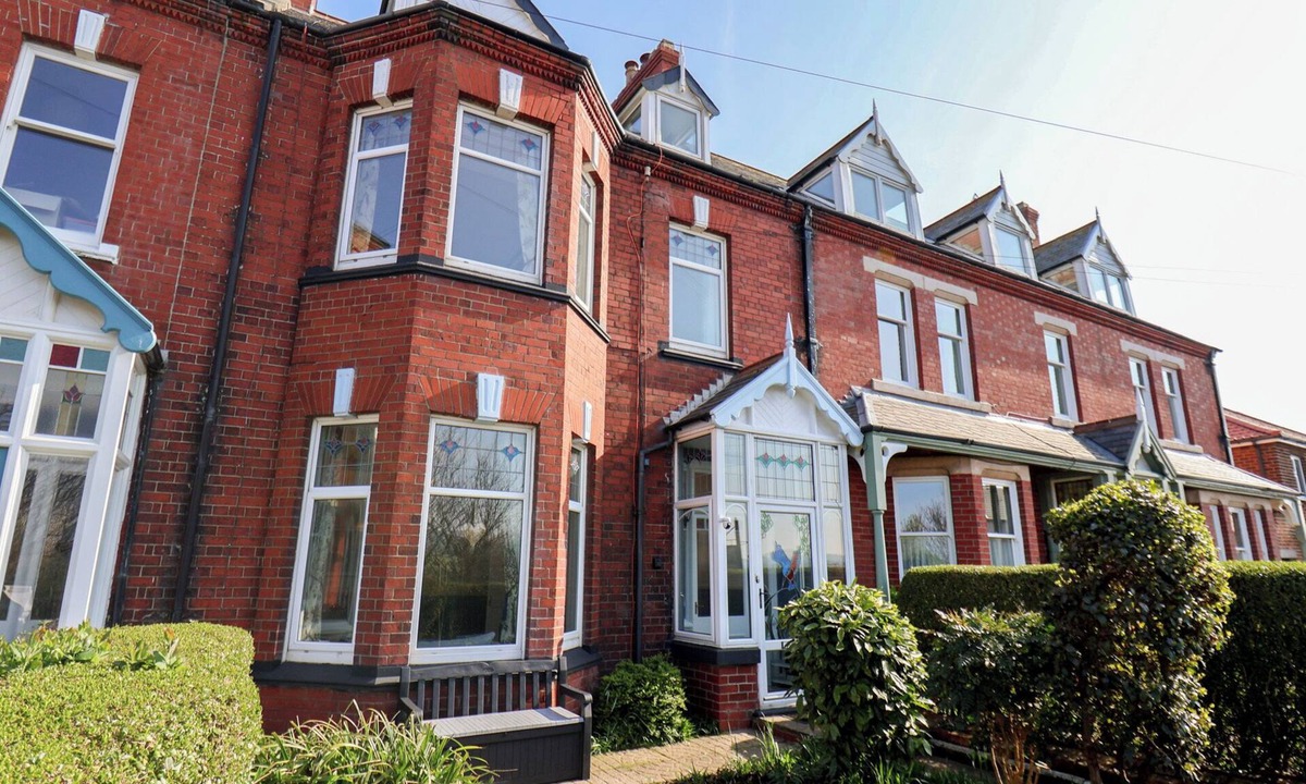 Staithes Cottage | KINGFISHER HOUSE, pet friendly, country holiday cottage in Staithes