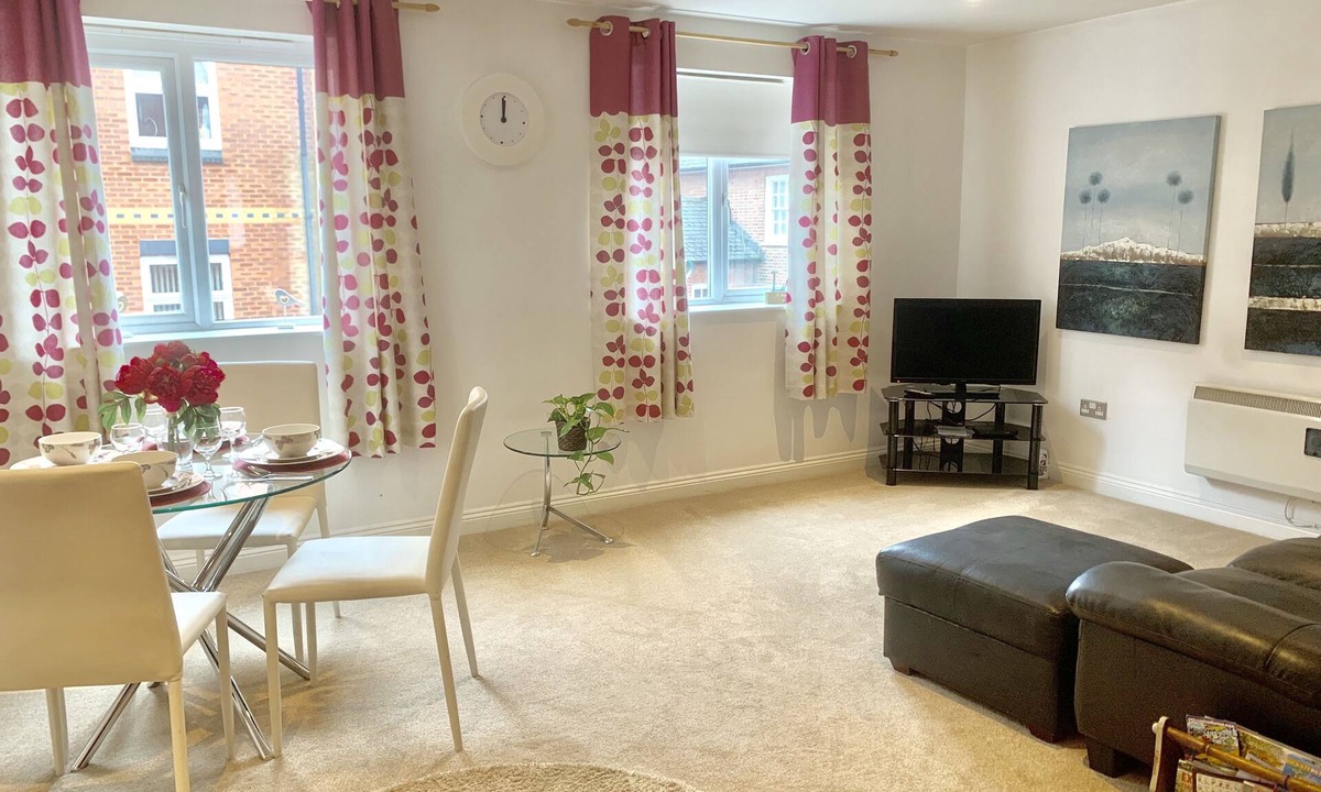 Kettering Apartment | Lahnstein Court - Town Centre Apartment